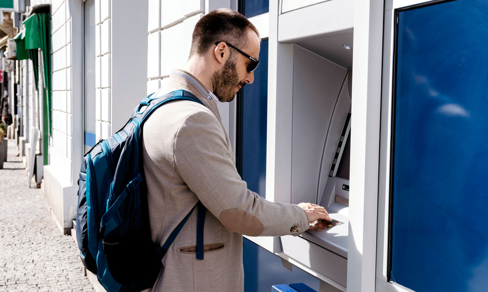 GUIDE: I hvilke land støter man på gebyrer for kontantuttak?