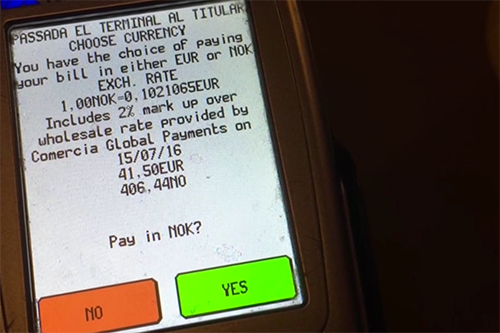 Taper milliarder på spørsmålet «NOK eller euro» ved kontantuttak i utlandet